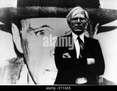 Künstler Andy Warhol bei Galerieeröffnung Stockfoto