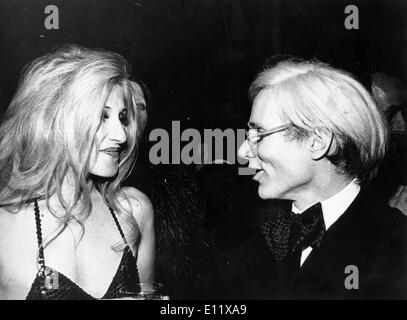 Künstler Andy Warhol mit Jane Holzer Stockfoto