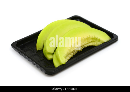 Scheiben von frisch geschnittenen Cantaloupe-Melone auf einer schwarzen Platte Stockfoto