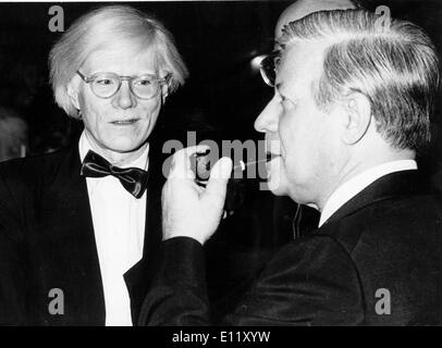 Künstler Andy Warhol im Gespräch mit Helmut Schmidt Stockfoto