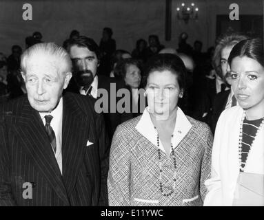 Premierminister Harold Macmillan mit Christina Onassis Stockfoto