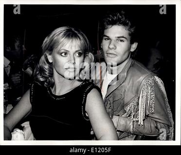 2. Mai 1981 - Schauspielerin Britt Ekland mit ihrem neuesten Beau Robert Rupley in einem der neuesten Nachtclubs der Stadt genannt STARBUCK auf East 45th Street. Stockfoto