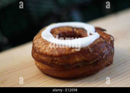 Ein Cronut von einer Bäckerei in Montreal, que. Stockfoto