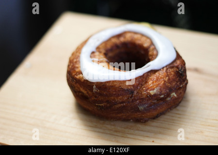 Ein Cronut von einer Bäckerei in Montreal, que. Stockfoto