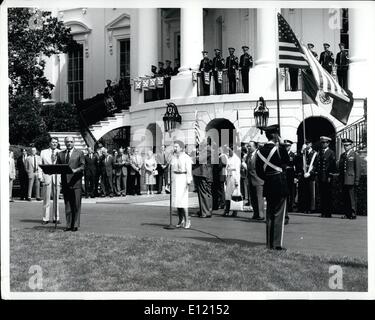 6. Juni 1981 - Präsident von Mexiko kommt Präsident Lopez Portillo spricht bei Ankunft Zeremonien im Weißen Haus. Neben ist Präsident Portillo Präsident Ronald W. Reagan. Die beiden Führer bestiegen später einen Präsidenten Hubschrauber für Camp David, Maryland, ernsthafte Gespräche auf Öl aus Mexiko und anderen Problemen. Stockfoto
