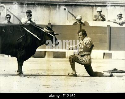 9. Juni 1981 - Manuel Benitez & ein Stier in der Stierkampfarena Stockfoto