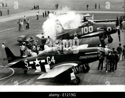 25. Juni 1981 - sie fliegen noch: konserviert durch die Mitglieder des neu gegründeten Club der Flugzeug-Veteran-Fans, diese Flugzeuge aus der Zeit des zweiten Weltkrieges sind noch in der Lage zu fliegen. Foto zeigt von vorne nach hinten einen '' Mustang b 51'', '' Bearcat'' und '' P 2''. Alle Flugzeug - Veteranen-Club von Born, Schweiz überholt. Stockfoto