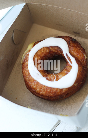 Ein Cronut von einer Bäckerei in Montreal, que. Stockfoto