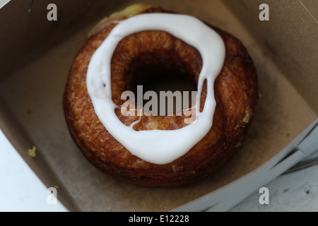 Ein Cronut von einer Bäckerei in Montreal, que. Stockfoto