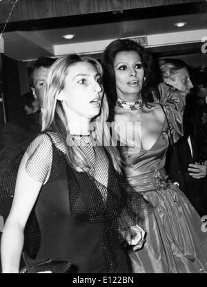 Schauspielerin Sophia Loren in Cannes mit Michèle Morgan Stockfoto