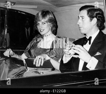 Prinz Charles und Prinzessin Diana fahren in Auto Stockfoto