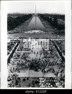 8. August 1983 - Marsch auf Washington: eine über alle drehte die Demonstranten und die Lautsprecher-Plattform genommen von den Stufen des die Stockfoto