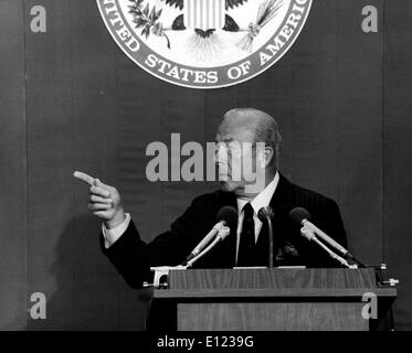 20. August 1982; Washington DC, USA; Außenminister GEORGE SHULTZ auf seiner ersten offiziellen Pressekonferenz wo er gegenüber der Presse die militärische Beteiligung der USA an der P.L.O. Evakuierung des West-Beirut skizziert. . (Bild Kredit: KEYSTONE Bilder USA/ZUMAPRESS.com) Stockfoto