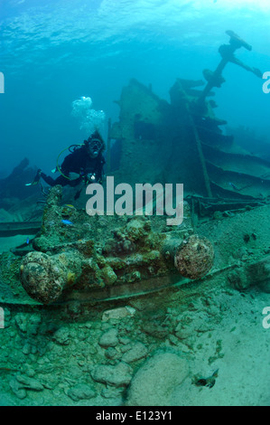 Taucher am Wrack der Cali Stockfoto