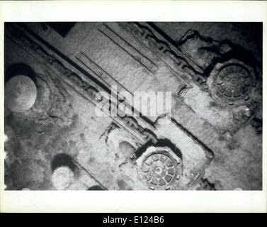 Sept. 11, 1985 - Titanic Ankerketten WA-20780... Veröffentlicht in Washington, DC: Anker-Ketten, Winden und Ankerwinden auf dem Bogen zum Scheitern verurteilt Luxusliner Titanic sind sichtbar auf diesem Foto genommen bilden die gezogenen Schlitten, bekannt als Angus an der Unterseite des Atlantischen Ozeans. Angus ist von der Oberfläche von Crew-Mitglieder arbeiten auf dem Forschungsschiff Knorr, unter der Regie von Dr. Robert D. Ballard, tief untertauchen Laborleiter des Woods Hole Ocenographic Institution betrieben. Stockfoto