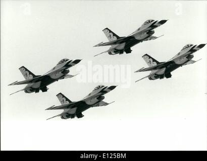 Sept. 09, 1991 - US Thunderbirds auf Flugzeuge in Payerne. Fliegen in Formation während der Flugzeug-Show in Payerne (Schweiz), 8. September vier Thunderbirds f-16 der United States Air Force gelten. 09.10.1991 Stockfoto