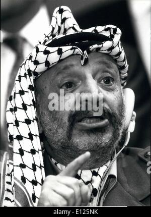 12. Dezember 1988 - Yasser Arafat in Genf Yasser Arafat, Vorsitzender der PLO, am 14. Dezember in der Vollversammlung der Vereinten Nationen in Genf Presser. Stockfoto