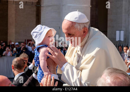 Vatikan-Stadt. 21. Mai 2014. Franziskus - Generalaudienz vom 21. 2014 Kredit: wirklich einfach Star/Alamy Live-Nachrichten Stockfoto