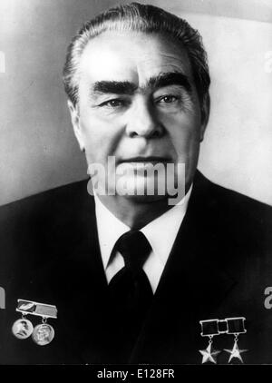 1. April 2009 - Vereinigtes London, England, Königreich - Leonid Brejnev. Leonid Ilyich Brezhnev [O.S 6. Dezember 1906] Ð 10. November 1982) war Generalsekretär der kommunistischen Partei der Sowjetunion (und damit politischer Führer der Sowjetunion) von 1964 bis 1982, in dieser Position länger als jemand anderes als J. Stalin dienen. Er war zweimal Vorsitzender des Präsidiums des Obersten Sowjets (Staatsoberhaupt) von 7. Mai 1960 bis 15. Juli 1964 bis 16. Juni 1977 bis zu seinem Tod am 10. November 1982. (Bild Kredit: KEYSTONE Bilder USA/ZUMAPRESS.com) Stockfoto