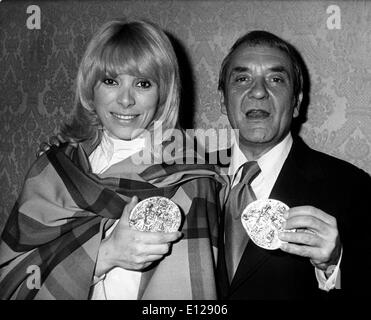 1. April 2009 - ist London, England, Vereinigtes Königreich - MIREILLE DARC born Mireille Aigroz 15. Mai 1938 in Toulon, Frankreich ein französischer Stockfoto