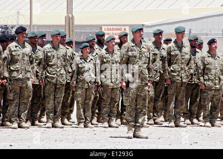 Dänische Armeesoldaten stehen in Bildung während der End-of-Operation-Zeremonie markiert das Ende des dänischen Kampfeinsätzen in Afghanistan 20. Mai 2014 im Camp Viking, Provinz Helmand, Afghanistan. Stockfoto