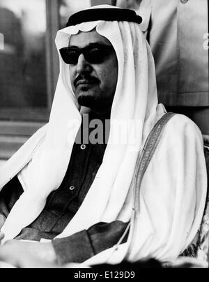 16. April 2009 - Kuwait-Stadt, Kuwait - König FAHD BIN ABDUL AZIZ Al Saud. Haus Saud ist die königliche Familie des Königreichs Saudi-Arabien. Die moderne Nation von Saudi-Arabien wurde 1932 gegründet, obwohl die Wurzeln und den Einfluss für das Haus Saud auf der arabischen Halbinsel mehrere Jahrhunderte zuvor gepflanzt worden war. Vor der Ära der Gründer des Königreichs, Abdul-Aziz ibn Saud, die Familie hatte die Nejd entschieden und hatte bereits mehrfach mit dem Osmanischen Reich, Sharif von Mecca und Al Rashid Familie der Ha'il Konflikt Stockfoto