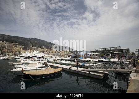 Monte Carlo, Monaco. 21. Mai 2014. Ein Überblick über den Monte-Carlo Hafen ist während der Vorbereitungen für die Formel 1 Monaco Grand Prix 2014 in Monte Carlo, Monaco abgebildet. Bildnachweis: James Gasperotti/ZUMA Wire/ZUMAPRESS.com/Alamy Live-Nachrichten Stockfoto