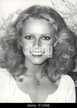 8. Februar 2011 - London, England, Vereinigtes Königreich - CHERYL LADD (geb. Cheryl Jean Stoppelmoor; 12 Juli 1951) ist eine US-amerikanische Schauspielerin, Sängerin und Autorin. Ladd ist am besten bekannt für ihre Rolle als Kris Munroe in die TV-Serie Engel für Charlie, mitten in einem Strudel der Werbung vor seiner zweiten Saison 1977 angeheuert, um den scheidenden Farrah Fawcett-Majors zu ersetzen. Ladd blieb bis zu seinem Rücktritt im Jahr 1981 mit der Show. c. 1979 Stockfoto