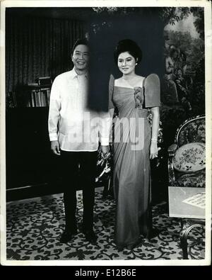 9. Dezember 2011 - Präsident der Philippinen, Ferdinand E. Marcos mit seiner Frau Imelda. Stockfoto