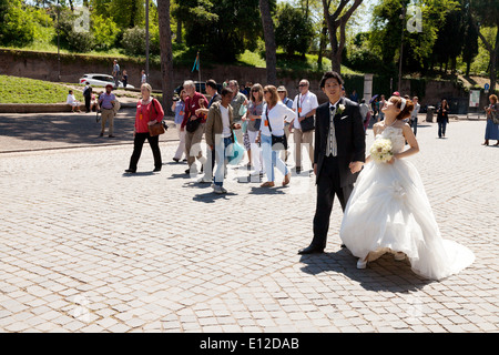 Ein n asiatische paar am Tag ihrer Hochzeit, heiraten in Rom, Italien, Europa Stockfoto