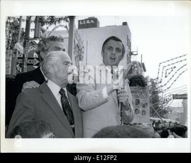 9. Januar 2012 - Senator Walter Mondale Wahlkampf mit Abe Strahl in NY Little Italy Ne ZU Stockfoto