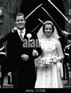 29. Dezember 2011 - Lady Dianas Partner; Graf und Gräfin Spencer, gesehen bei ihrer Hochzeit in der Westminster Abbey im Jahre 1954. Stockfoto