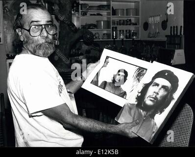 24. Februar 2012 - Che: Das Porträt und seine Fotografen. Am 6. März 1960 erschossen Alberto Korda, ein junger kubanischer Fotograf ein Bild, das in der Zwischenzeit weltberühmt geworden ist das Porträt von Che Guevara. Er bekam das revolutionäre an seinem Film während des Fotografierens während Begängnis für die Opfer eines Unfalls in Havanna. Albert Korba zeigt das Original und das Porträt des das Bild, das seinen Weg auf der ganzen Welt gemacht. 23.01.89 Stockfoto