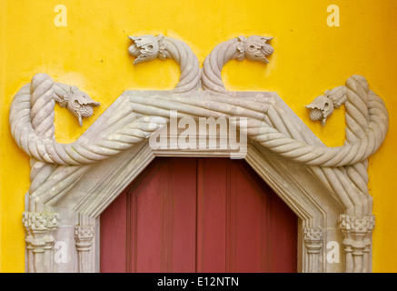 Design im manuelinischen Stil Seil rund um Tür Palacio Nacional da Pena UNESCO Welt Kulturerbe Ort Sintra Portugal Westeuropa Stockfoto