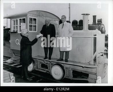 24. Februar 2012 - kanadischen Eisenbahnmuseum: ehemalige kanadische Eisenbahn historische Gesellschaft e.v., Präsident Dr. Robert Nichols präsentiert, Stockfoto