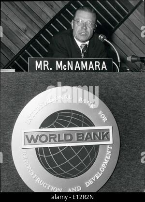 24. Februar 2012 - Weltbank-Treffen in Nairobi, Kenia, 1973 Robert McNamara Präsident der Weltbank. Stockfoto