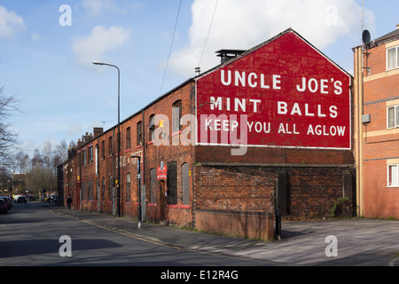 "Santus Süßigkeiten-Fabrik, Macher von"Onkel Joe Mint Kugeln", Fabrik Dorning ulica, Wigan. Stockfoto