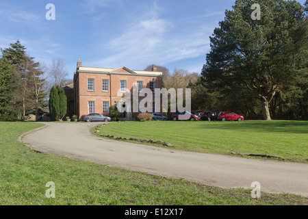 Rivington Hall ist Lancashire ein Grad II ehemaliges Herrenhaus, jetzt ein privates Wohnhaus in der Rivington Bürgerpark. Stockfoto