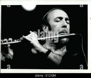 25. Februar 2012 - Jazz-Flötisten Herbie Mann erklingt in dem Dorf Tor Nachtclub in New York City, 1978. Stockfoto