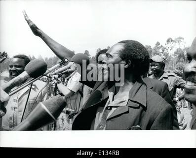 26. Februar 2012 - Dr. Milton Obote, ehemaliger Präsident von Uganda Adressierung Wahlveranstaltung von seiner UPC Partei organisiert. die Rallye am Ishaka wurde in voller Stärke von Tansania Soldaten bewacht. Stockfoto