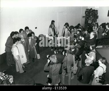 26. Februar 2012 - kommen The Osmonds nach England. Zurück in England zum ersten Mal seit 1975 sind die berühmten Familie von Pop. Sie werden vier Konzerte spielen, alles in allem das Highlight ihres Besuchs wird eine besondere Charity-Show in der Albert Hall, die durch Ihre Königliche Hoheit Prinzessin Margaret besucht werden. Der Erlös aus dem Konzert gehen in Richtung der Horder-Zentrum für Arthritispatienten und der Sonnenschein Häuser und Schulen für blinde Kinder. Die Osmonds Besuch folgt eine Petition mit mehr als 30.000 britischen Fans. Foto zeigt The Osmonds posieren für Fotografen auf Pressekonferenz heute Morgen. Stockfoto