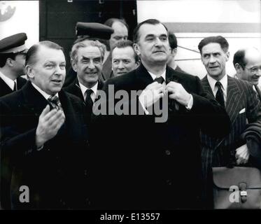 28. Februar 2012 - 28. Januar 1980 französische Verteidigungsminister besucht Großbritannien Ã ¢ Â'¬â €œ Monsieur Yvon Bourges, der französische Minister für Stockfoto
