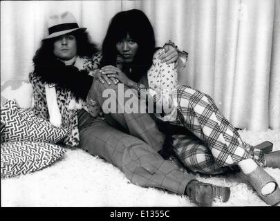 28. Februar 2012 - Marc Bolan und Gloria Jones. Das Foto zeigt Marc Bolan, dem verstorbenen ehemaligen Sänger der Gruppe t-Rex mit seiner Freundin Gloria Jones. Stockfoto