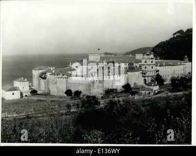 28. Februar 2012 - militanten Mönchen auf dem Berg Athos... Im Esphigmenou Kloster auf dem Berg Athos in den Norden von Griechenland 40 Mönche Stockfoto