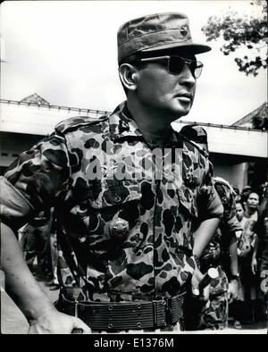 29. Februar 2012 - Major General Suharto, Stabschef der indonesischen Armee. Zeitpunkt der Bild besuchte Suharto Trauergottesdienste Generäle während kurzgeschlossene kommunistischen Putsch des 1. Oktober 1965 getötet. Zu diesem Zeitpunkt war er Kommandant Armee strategische Reserve. Ernannte Armeechef am 14. Oktober in speziellen Zeremonie Präsident Sukarno-ersetzt Lt. Gen Yani, der von Kommunisten ermordet wurde. Stockfoto