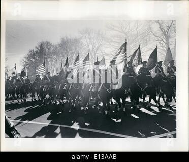 29. Februar 2012 - Jimmy Carter Presidential Inauguration Parade. Die Culver-schwarzes Pferd-Truppe. Die Culver Indiana Military Academy 90 Pferd Einheit nahm Teil an der Einweihung-Parade zum 8. Mal. Dies ist die größte verbleibende berittene Einheit in den Vereinigten Staaten. Foto zeigt: Die Culver Black Horse Truppe präsentieren 64 authentifiziert revolutionäre Fahnen. Stockfoto