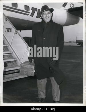 29. Februar 2012 - ist TV-Star Danny Thomas bei seiner Ankunft hier heute Morgen über TWA von Los Angeles gezeigt. Er ist in der Stadt bei einem Abendessen zu Ehren Leonard Goldenson, Präsident der American Broadcasting Company angezeigt werden. Stockfoto