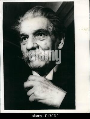 29. Februar 2012 - Dr. Albert Schweitzer krank: Dr. Albert Schweitzer, Welt-berühmten Arzt-Philosoph, ist schwer krank in seinem afrikanischen Dschungel-Krankenhaus nach seiner Kollegen Ärzte. Ärzte im Krankenhaus gründete er in Lambarene, in Gabun, Westafrika, sagte, dass sein Zustand Ursache für Alram geben wird. Seine Tochter, Madame Eckert Daurich ist an seinem Bett. Dr. Schweitzer ist 90. Das Foto zeigt Dr. Albert Schweitzer, der Welt-berühmten Arzt-Philosoph. Stockfoto