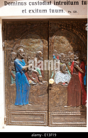 Reich verzierte Türen an die Kirche von St. Peter in Gallicantu, Jerusalem, Israel Stockfoto