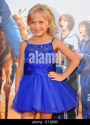 Alyvia Alyn Lind im Ankunftsbereich für BLENDED Premiere, TCL Chinese 6 Sälen (ehemals Grauman), Los Angeles, CA 21. Mai 2014. Foto von: Dee Cercone/Everett Collection Stockfoto